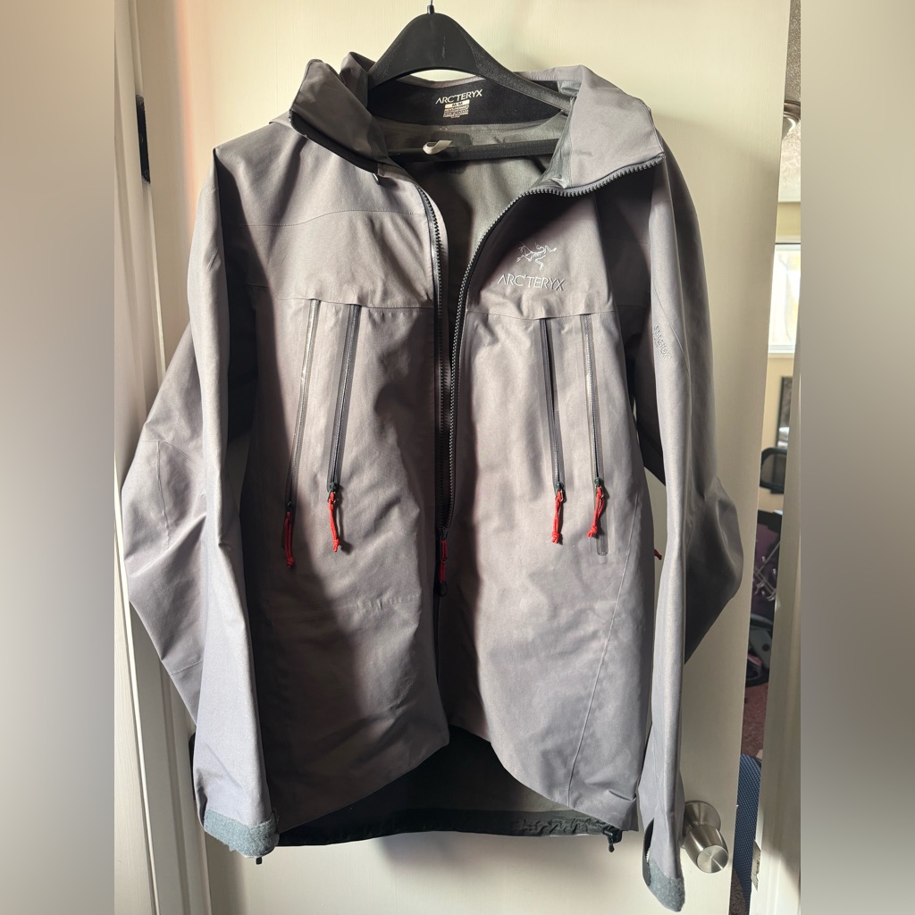 Arc’teryx Theta Sv | Made In Canada